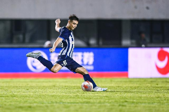 AG体育官网-海港苦追数月制造冬窗压哨标王 吾米提江昨夜抵沪