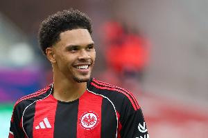 AG体育官网-21岁后卫纳姆迪-科林斯上演德国队首秀，是法兰克福近11年来首人