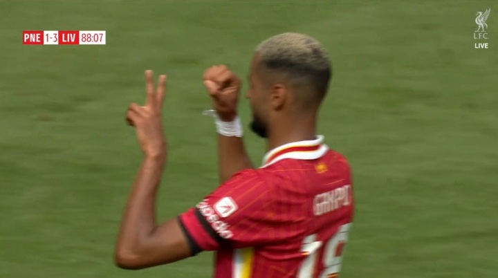 加克波破门！随后同样做出若塔经典庆祝动作，并手比20致敬队友